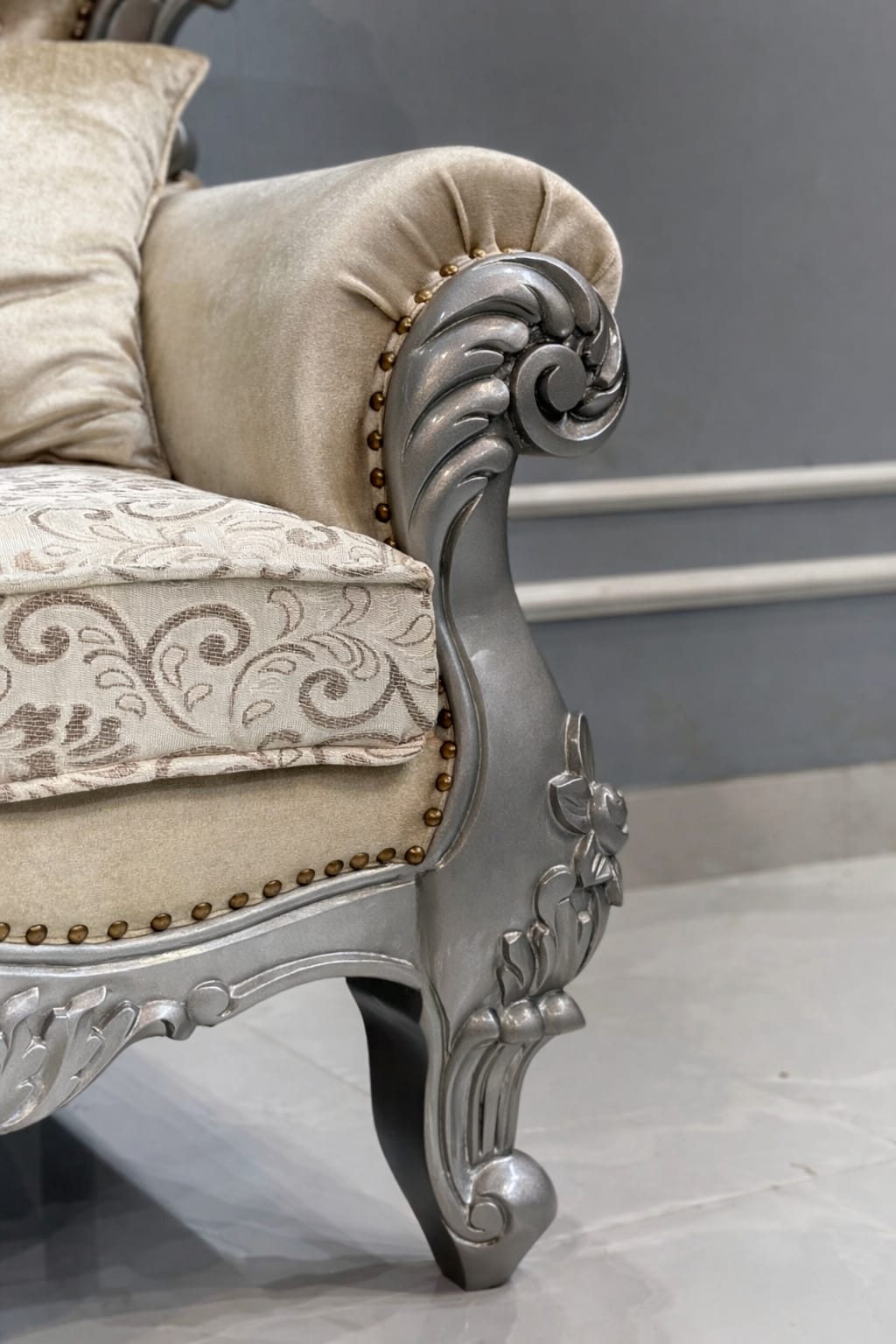 Handmade wooden standard sofa chair with amazing antique style look