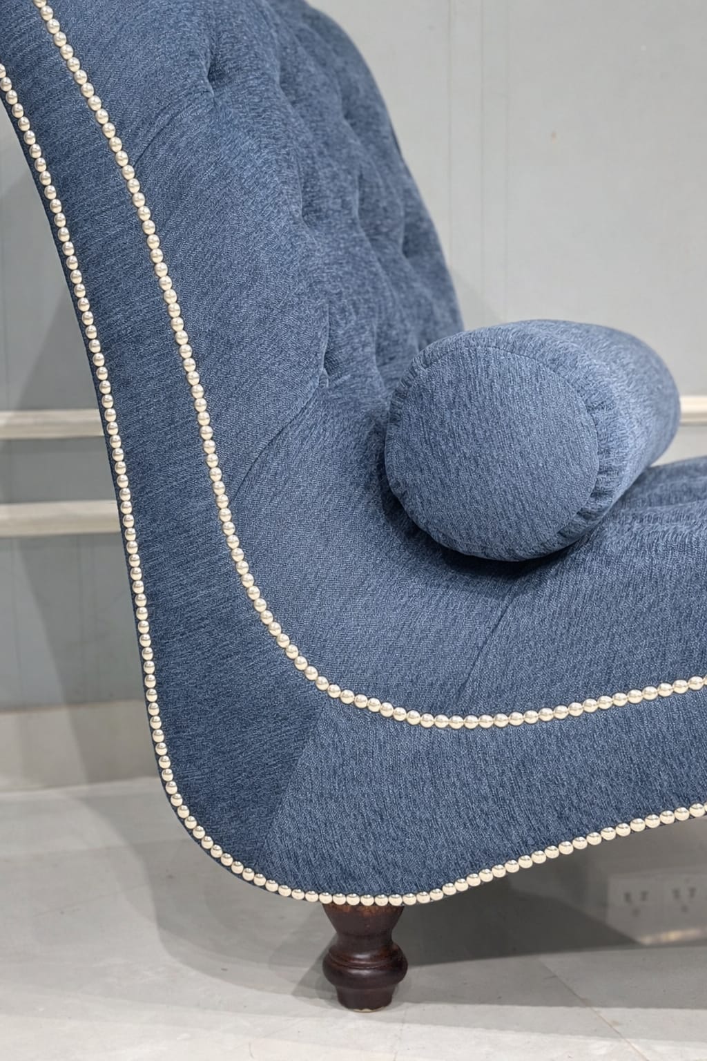 Classic Tufted Chaise Lounge in Blue Fabric | Elegant Accent Lounger