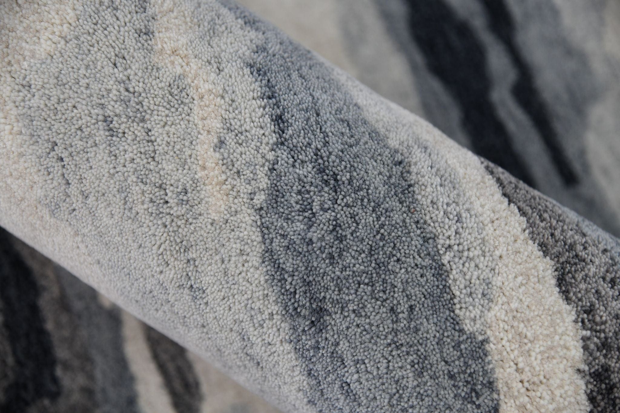 Dark Gray Wool & Viscose Abstract 5x8 Feet  Hand-Tufted Carpet - Rug
