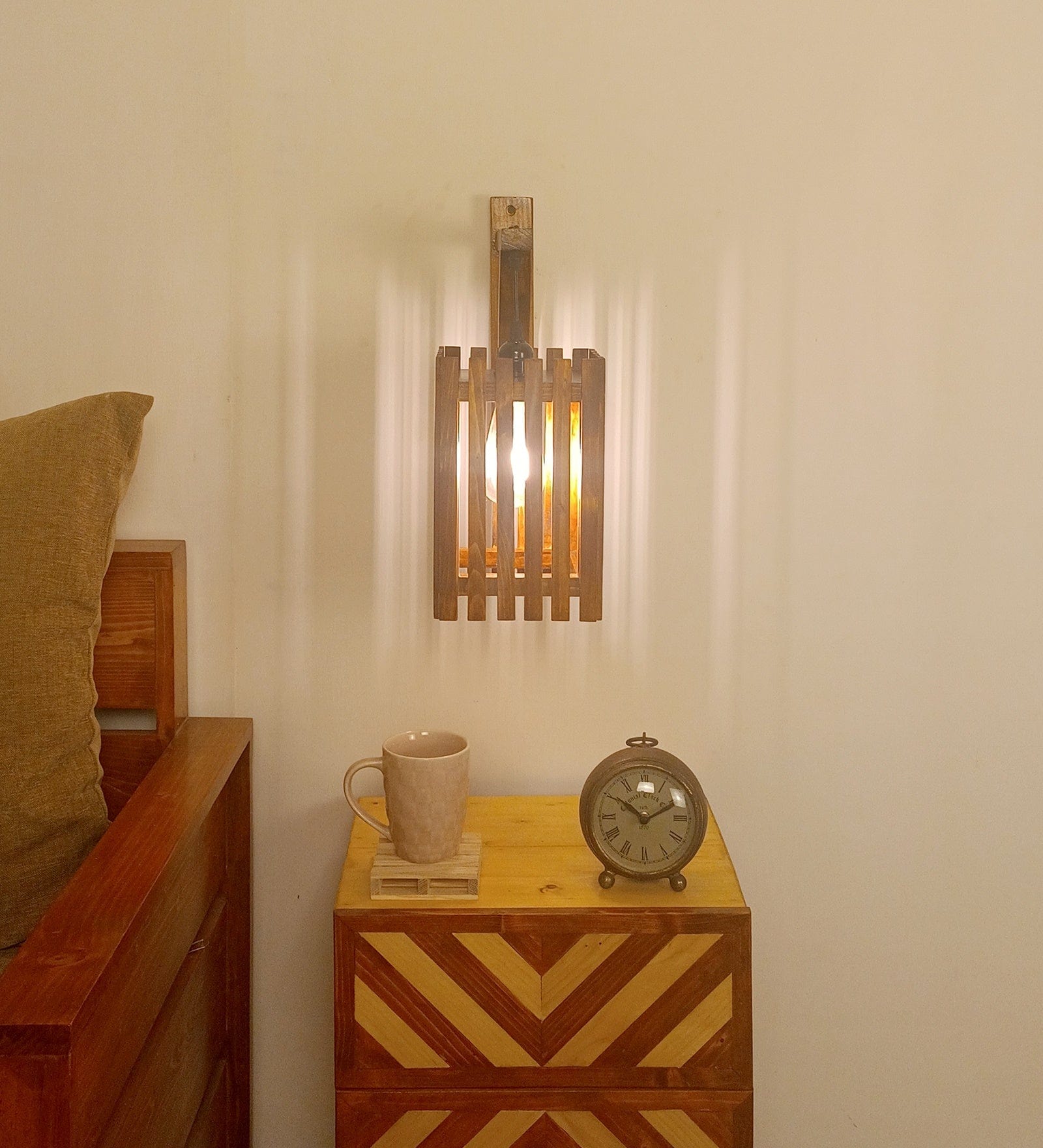 Elegant L Brown Wooden Wall Light (BULB NOT INCLUDED)