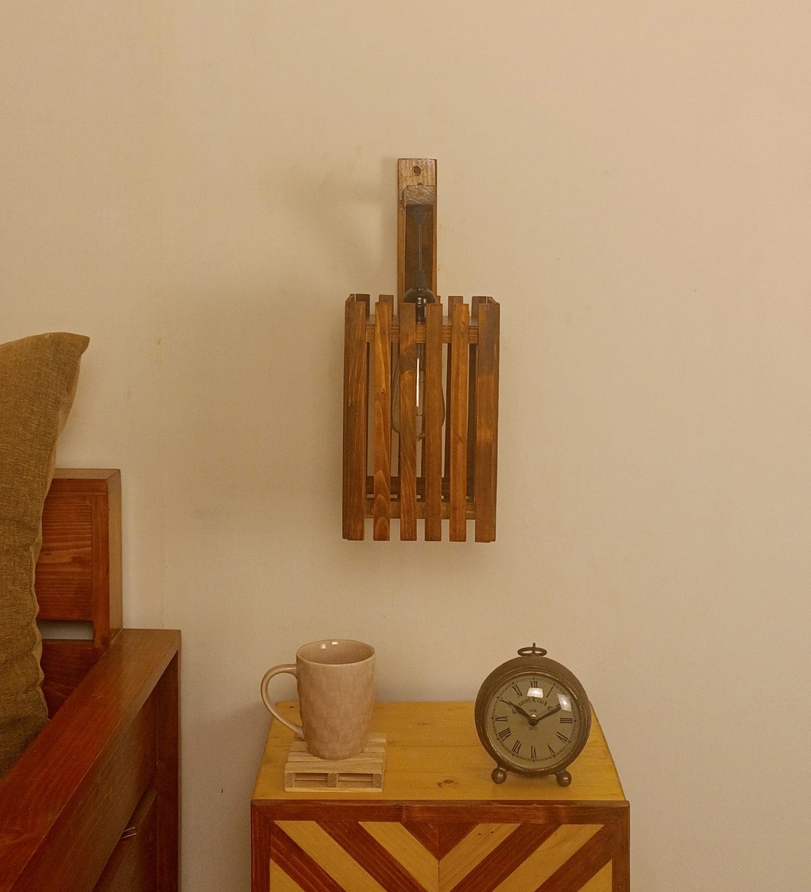 Elegant L Brown Wooden Wall Light (BULB NOT INCLUDED)
