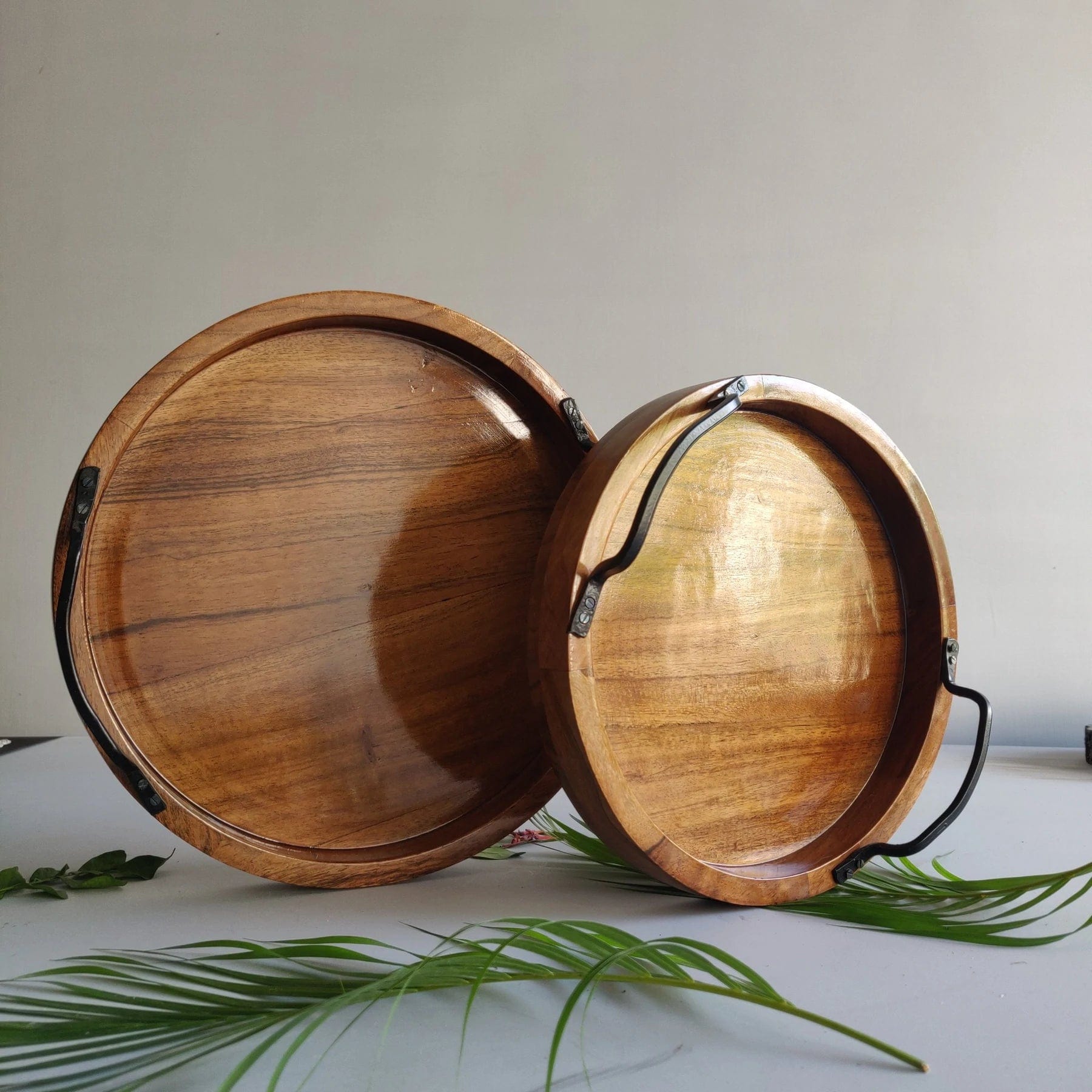 MODERN SERVING TRAY SET OF 2 WITH IRON HANDLE || ACACIA WOOD || WATER PROOF